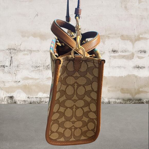 Coach Dempsey Tote 22 In Signature Jacquard With Stripe And Coach Patch - Picture 3 of 9